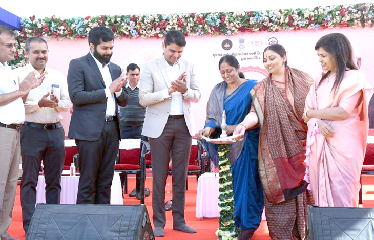 Aajkaal Daily (Desh Pardesh Ni Aajkaal)