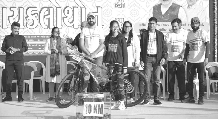 Aajkaal Daily (Desh Pardesh Ni Aajkaal)