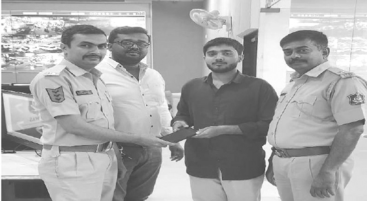 Aajkaal Daily (Desh Pardesh Ni Aajkaal)