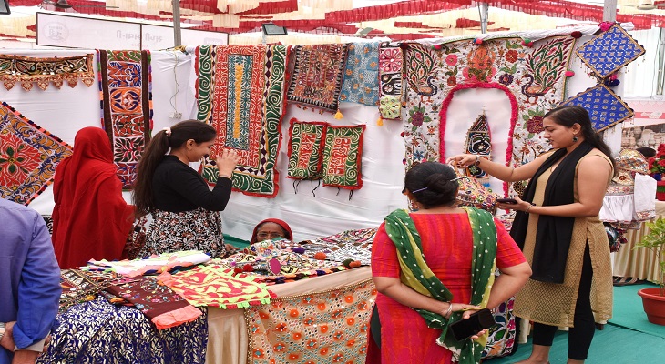 Aajkaal Daily (Desh Pardesh Ni Aajkaal)