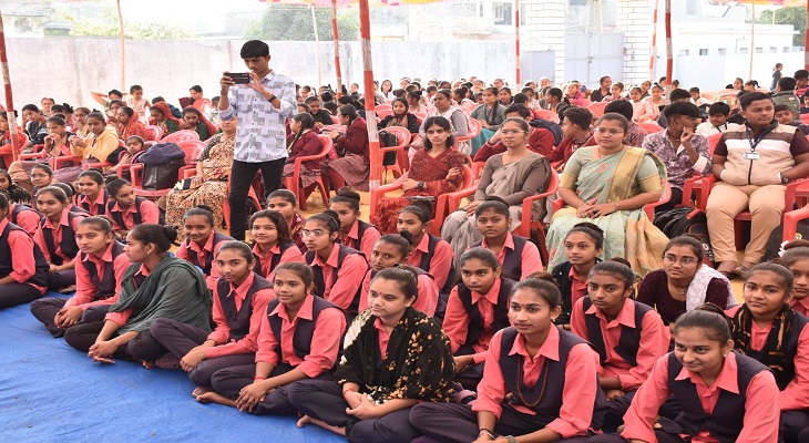 Aajkaal Daily (Desh Pardesh Ni Aajkaal)