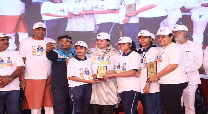 Aajkaal Daily (Desh Pardesh Ni Aajkaal)