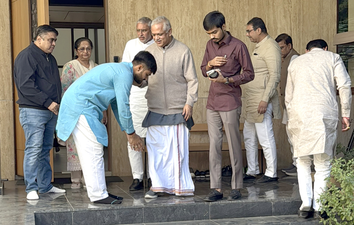 Aajkaal Daily (Desh Pardesh Ni Aajkaal)