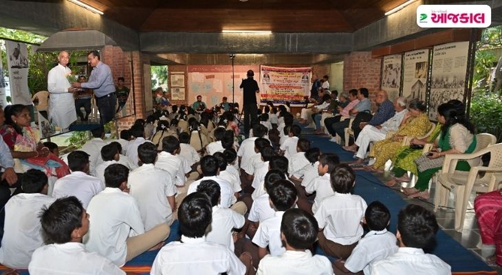 Aajkaal Daily (Desh Pardesh Ni Aajkaal)