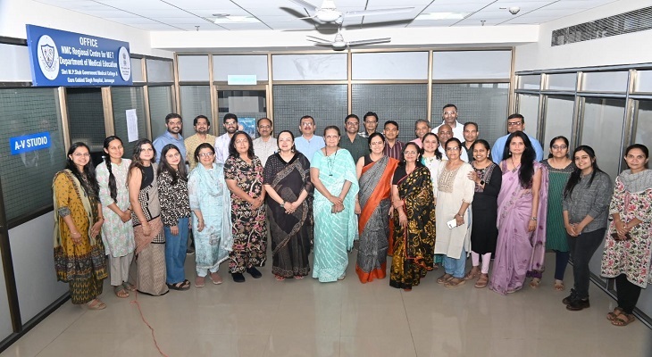 Aajkaal Daily (Desh Pardesh Ni Aajkaal)