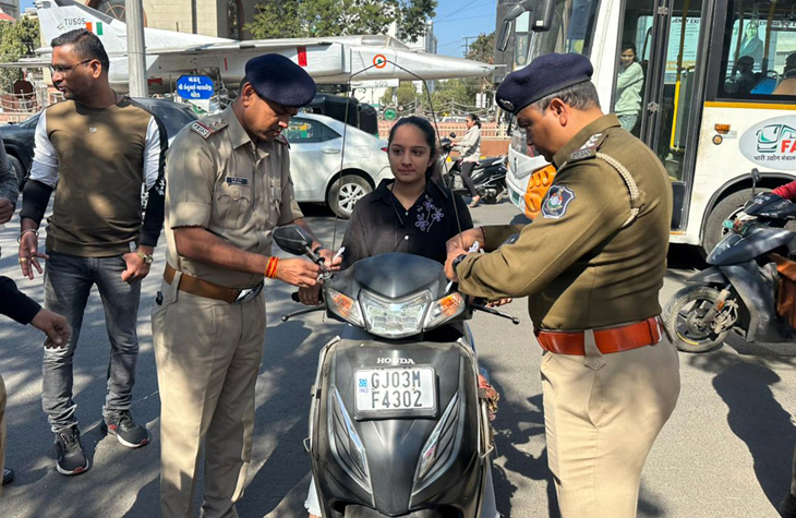 Aajkaal Daily (Desh Pardesh Ni Aajkaal)