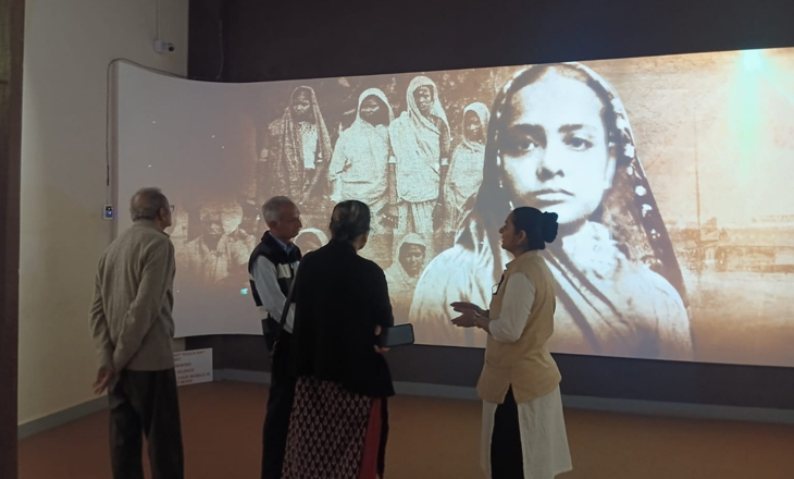 Aajkaal Daily (Desh Pardesh Ni Aajkaal)