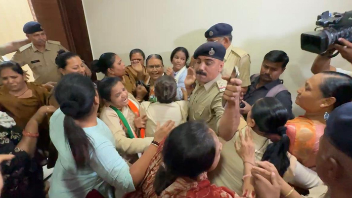 Aajkaal Daily (Desh Pardesh Ni Aajkaal)